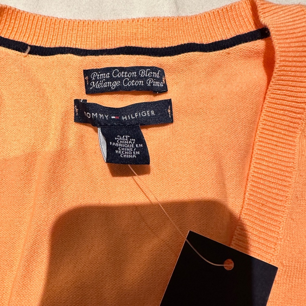 ☀️TOMMY HILFIGER • Women’s vneck top - Picture 5 of 5